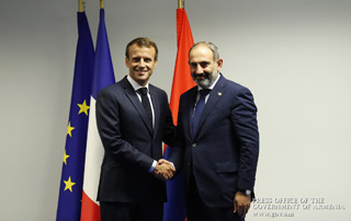 Nikol Pashinyan, Emmanuel Macron discuss Armenian-French relations development agenda