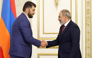 Nikol Pashinyan meets with David Sanasaryan

