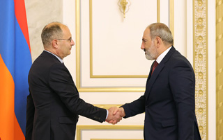 Nikol Pashinyan meets with Conservative Party Chairman Mikayel Hayrapetyan