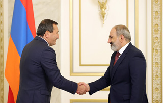 Nikol Pashinyan meets with Tigran Arzakantsyan