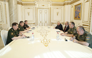 Nikol Pashinyan receives Deputy Chief of RF Armed Forces General Staff Sergey Istrakov