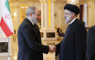 Le Premier ministre Pashinyan et le Président de la République islamique d'Iran Ebrahim Raïssi se rencontrent à Douchanbé