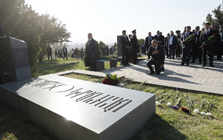 Prime Minister Pashinyan honors the memory of Armenians who sacrificed their lives for the independence of Motherland