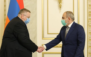 PM Pashinyan receives Deputy Prime Minister of Russia Alexei Overchuk 