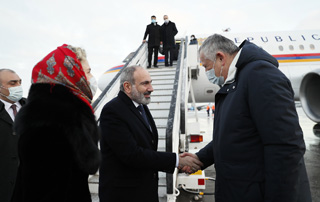 Le Premier ministre est arrivé à Saint-Pétersbourg pour une visite de travail