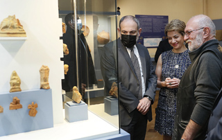 PM Pashinyan, accompanied by his wife, visits "The Secret of the Earth. Artashat at the Crossroads of Cultures” exhibition