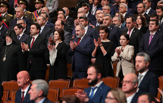 Nikol Pashinyan et Anna Hakobyan ont assisté à la cérémonie de prestation de serment du Président nouvellement élu de la République d'Arménie

