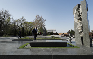 Le Premier ministre a rendu hommage à la mémoire de Karen Demirchyan