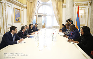 Le Premier ministre a reçu les ministres des Affaires étrangères du Rwanda et du Gabon