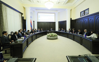 The Government approves programs of medium-term public expenditure and reduction of debt burden 