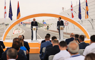 Nikol Pashinyan et Irakli Garibashvili assistent à la cérémonie officielle d'inauguration du pont de l'Amitié arméno-géorgienne