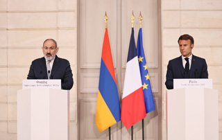 La France exige que les forces azerbaïdjanaises reviennent à leurs positions initiales:  Nikol Pashinyan et Emmanuel Macron se rencontrent à Paris