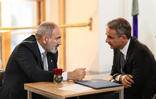 Nikol Pashinyan and Kyriakos Mitsotakis meet in Prague