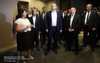 Nikol Pashinyan and Mamuka Bakhtadze tour Yerevan Brandy Factory