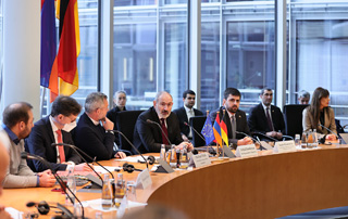 The Prime Minister presents regional situation at the Bundestag