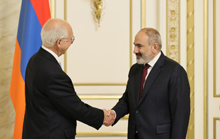 The Prime Minister received the President of the Council of Armenians of France