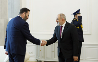 Премьер-министр принял руководителей компании  “МТС-Армения”