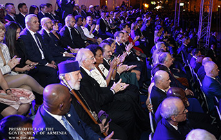 PM attends gala concert in frame of 17th Summit of La Francophonie