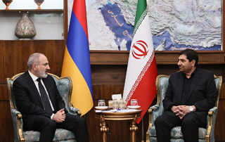 Վարչապետ Փաշինյանը հանդիպում է ունեցել Իրանի նախագահի ժամանակավոր պաշտոնակատար Մոհամմադ Մոխբերի հետ