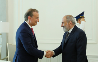 Премьер-министр Пашинян принял президента компании “Libra Group” Джорджа Логотетиса 