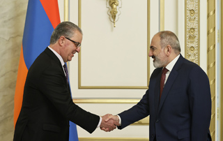 Le Premier ministre Pashinyan a reçu Hambik Sarafyan, président du département central du parti social-démocrate Hnchakyan