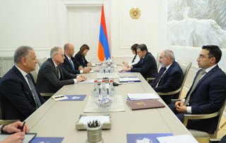 Премьер-министр Пашинян принял управляющего директора Европейской службы внешних связей