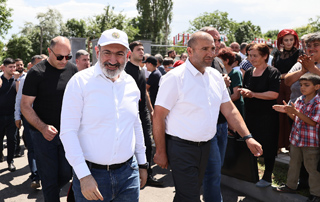 Во второй день визита в Сюникскую область премьер-министр Пашинян посетил ряд населенных пунктов и ознакомился с ходом реализации программ

