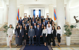 The Prime Minister receiveս the participants of the "iGorts" program