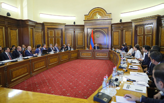 PM Pashinyan chairs discussion on macro-economic and fiscal framework of the MTEP 2025-2027