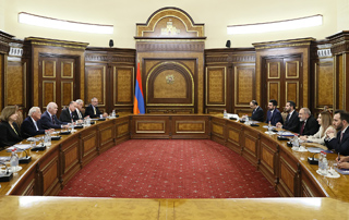 Премьер-министр Пашинян принял делегацию конгрессменов США