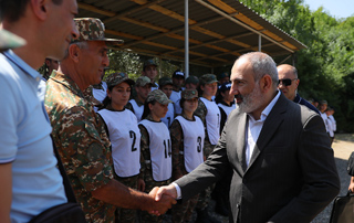 Премьер-министр присутствовал на состоявшихся в рамках Армейских игр соревнованиях по военно-спортивной эстафете