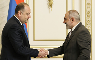 Prime Minister Pashinyan receives the Minister of Defense of Georgia