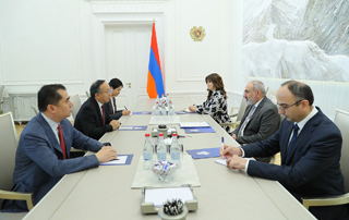 Премьер-министр Пашинян провел прощальную встречу с послом Китая в Армении

