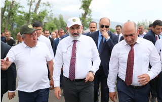 Dans la région d'Aragatsotn, le Premier ministre s'est familiarisé avec les travaux réalisés en 2023 et les projets en cours

