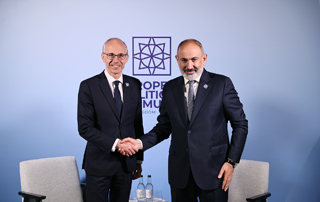 The Prime Ministers of Armenia and Luxembourg meet in the sidelines of the European Political Community Summit