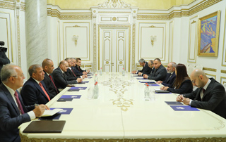 The Prime Minister receives the President of the Federal Supreme Court of Iraq