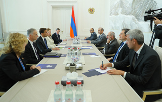 Prime Minister Pashinyan receives the delegation led by US Deputy Assistant Secretary of State Joshua Huck