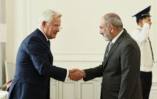 The Prime Minister receives the Chairman of Bank of Georgia