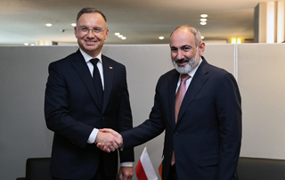 Nikol Pashinyan meets with Andrzej Duda