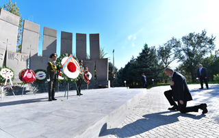 The Prime Minister and his lady pay homage to heroes who died in the 44-day war