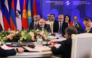 The statements that Armenia agreed that third countries should ensure the security of communications in its territory are a distortion of reality. Prime Minister