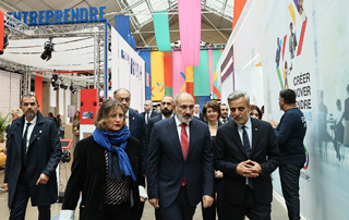 The Prime Minister visits the Armenian pavilion opened in the Francophonie village