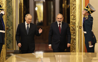 Nikol Pashinyan et Vladimir Poutine réunis au Kremlin