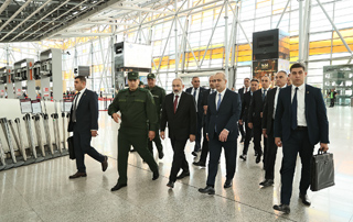 Le Premier ministre prend connaissance de l'activité du Service des gardes-frontières à l'aéroport « Zvartnots»