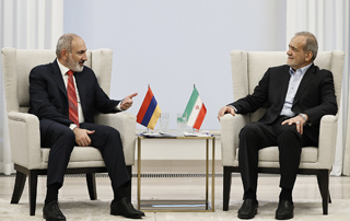 Nikol Pashinyan, Masoud Pezeshkian meet in Kazan