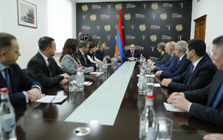 The Prime Minister introduces the newly appointed minister Srbuhi Galyan to the staff of the Ministry of Justice