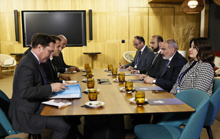 Nikol Pashinyan and Emmanuel Macron meet in Budapest