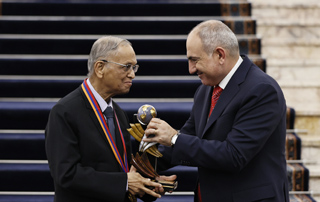 Prime Minister Pashinyan presents the State Award of the Republic of Armenia for Global Contribution to the IT Sector to Narayana Murthy