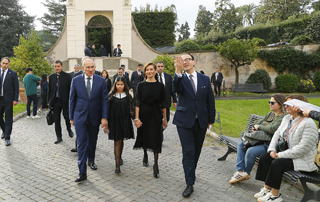 The Prime Minister tours the Vatican Museums with his wife, lays flowers at the statues of Gregory the Illuminator and Gregory of Narek