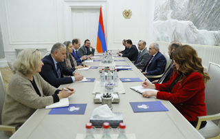 Prime Minister Pashinyan receives EU Special Representative Magdalena Grono